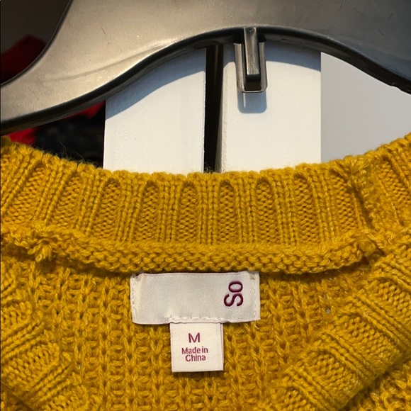 Yellow sweater - Picture 2 of 2